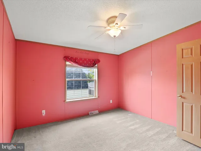 a view of a livingroom with a workspace