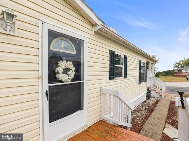 a view of a house with backyard and deck
