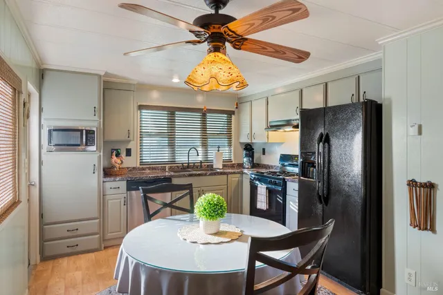 $930,000 | 2089 West Park Avenue, Napa, CA 94558