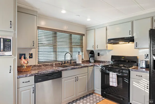 $930,000 | 2089 West Park Avenue, Napa, CA 94558