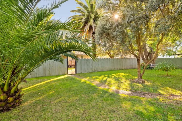 $930,000 | 2089 West Park Avenue, Napa, CA 94558