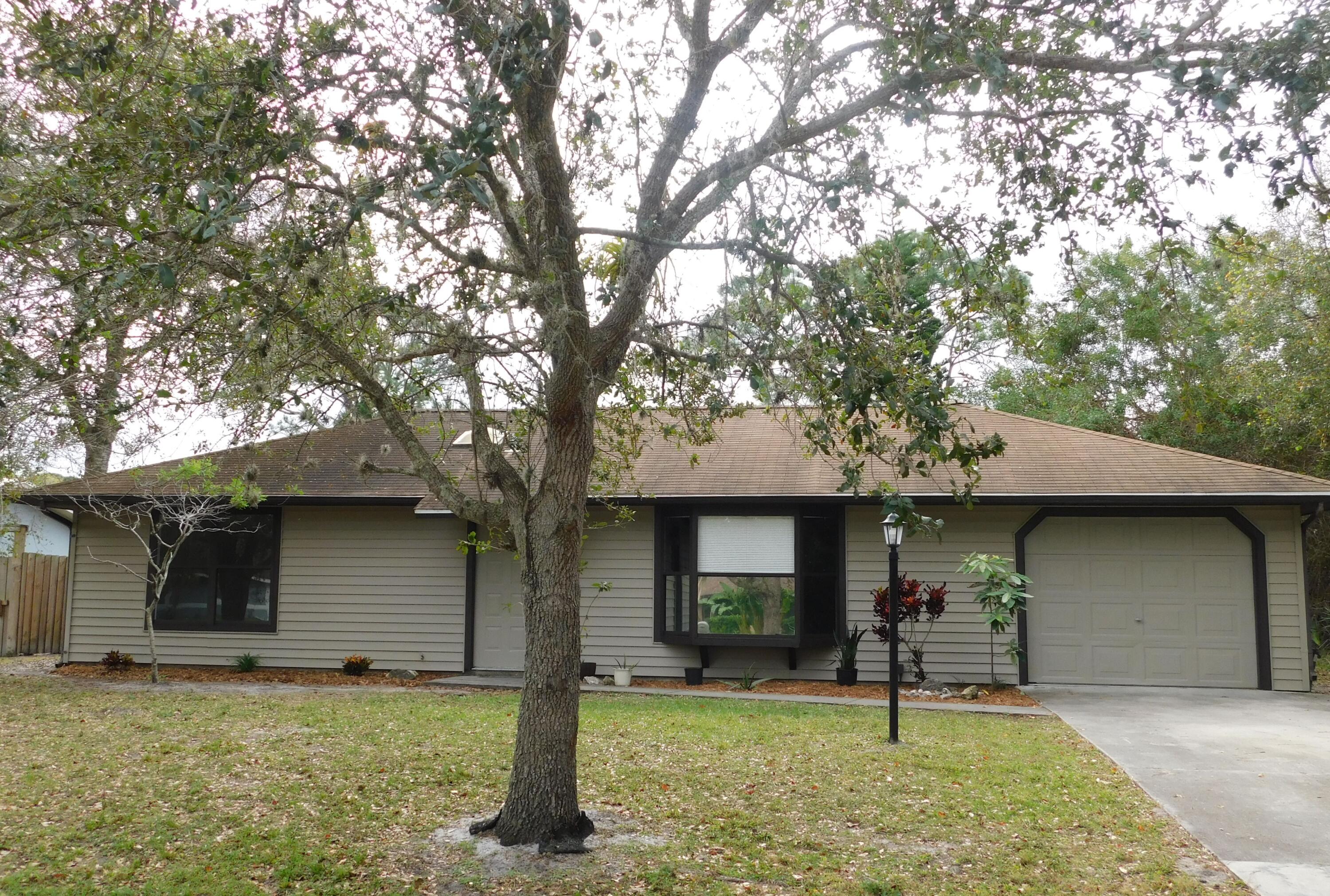 6605 Pensacola Road Fort Pierce, FL 34951 - Photo 1 of 31 Front