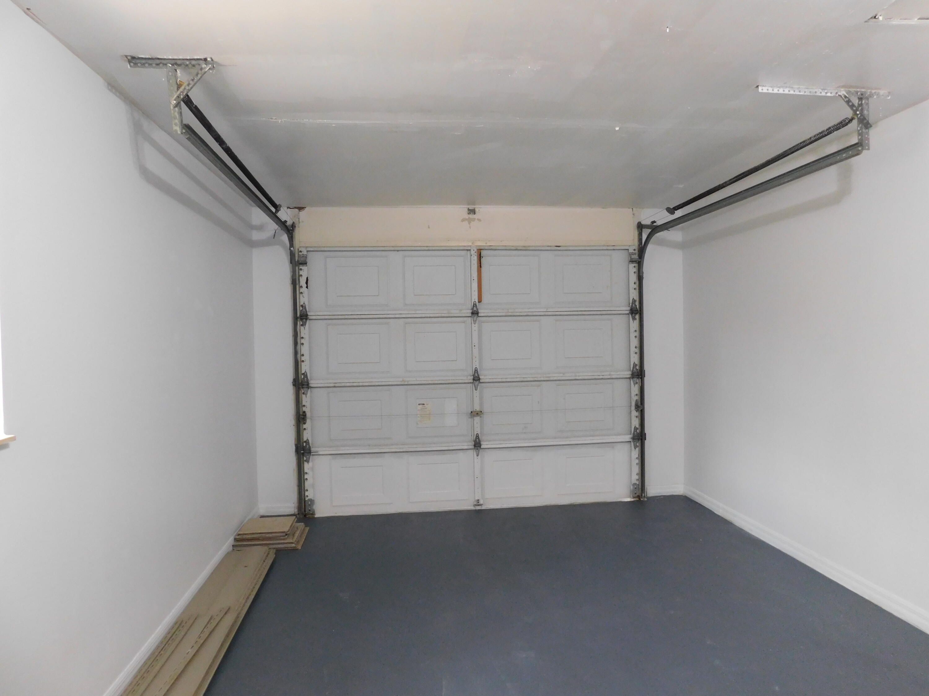 6605 Pensacola Road Fort Pierce, FL 34951 - Photo 22 of 31 Garage