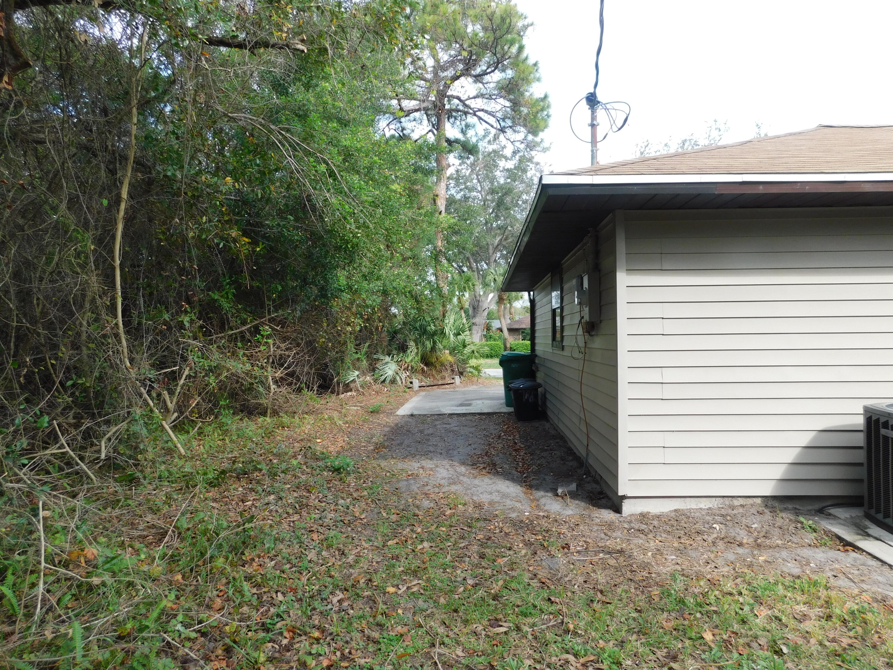 6605 Pensacola Road Fort Pierce, FL 34951 - Photo 27 of 31 Side Yard
