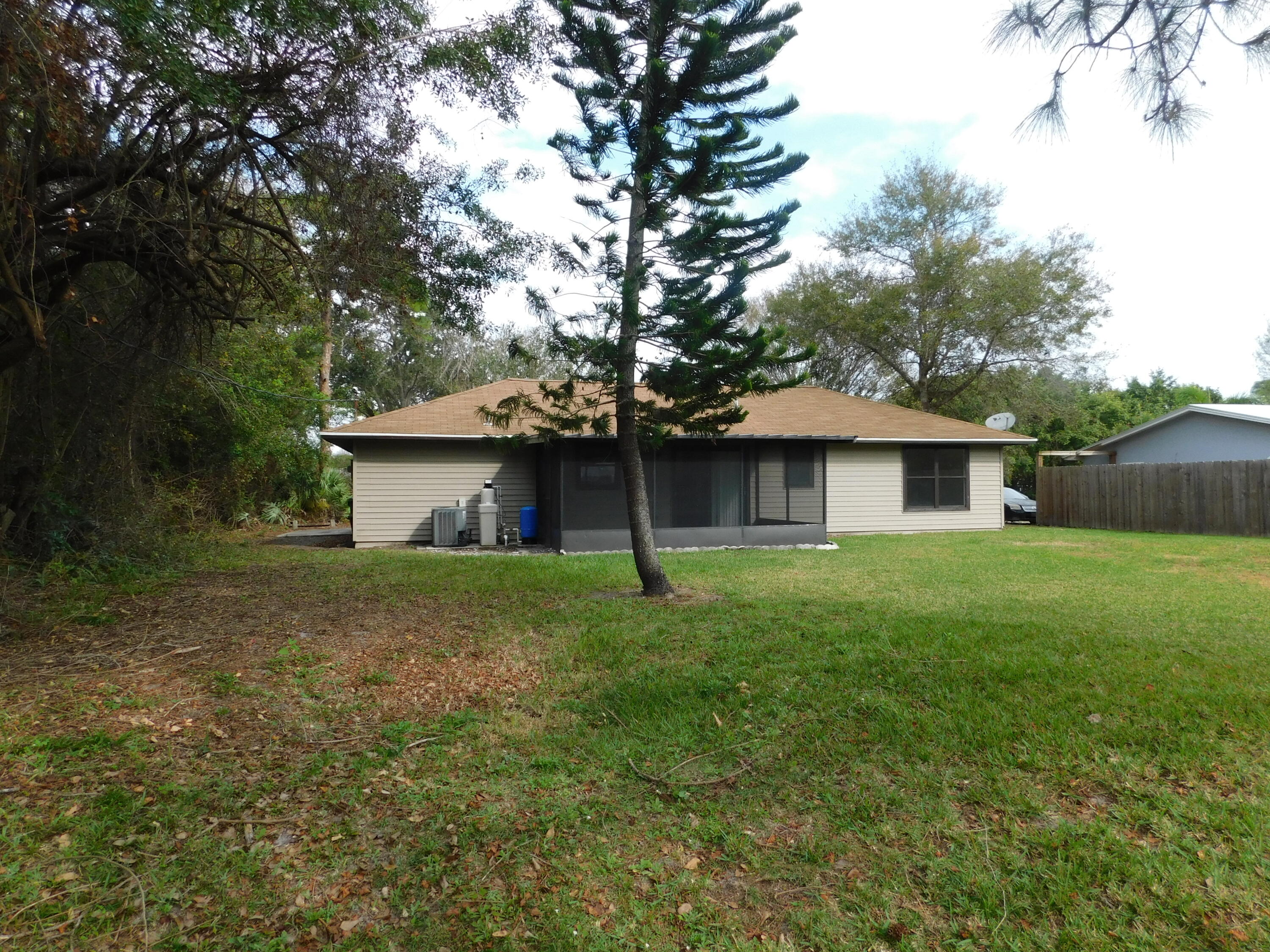 6605 Pensacola Road Fort Pierce, FL 34951 - Photo 29 of 31 Backyard