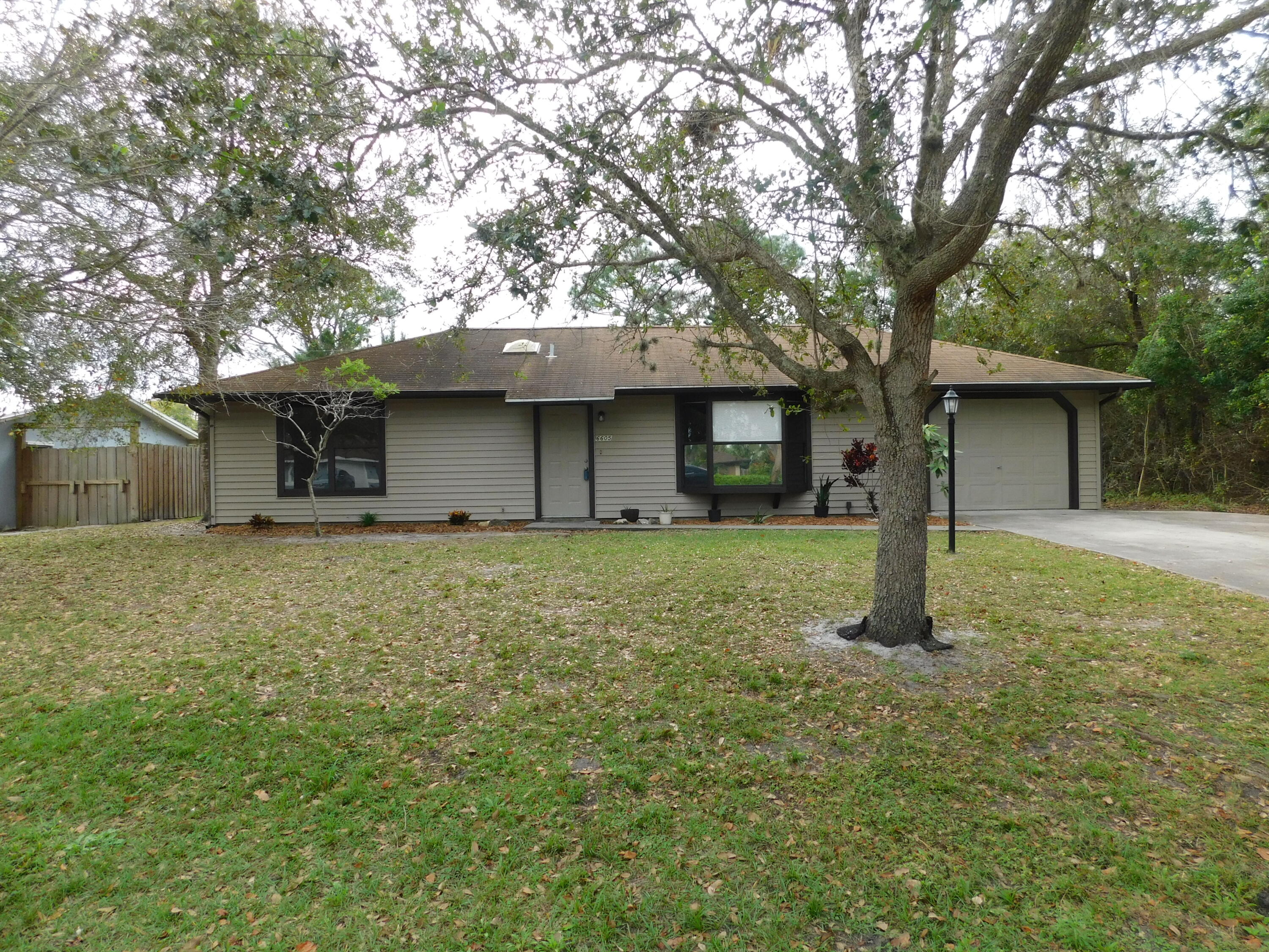 6605 Pensacola Road Fort Pierce, FL 34951 - Photo 3 of 31 Front