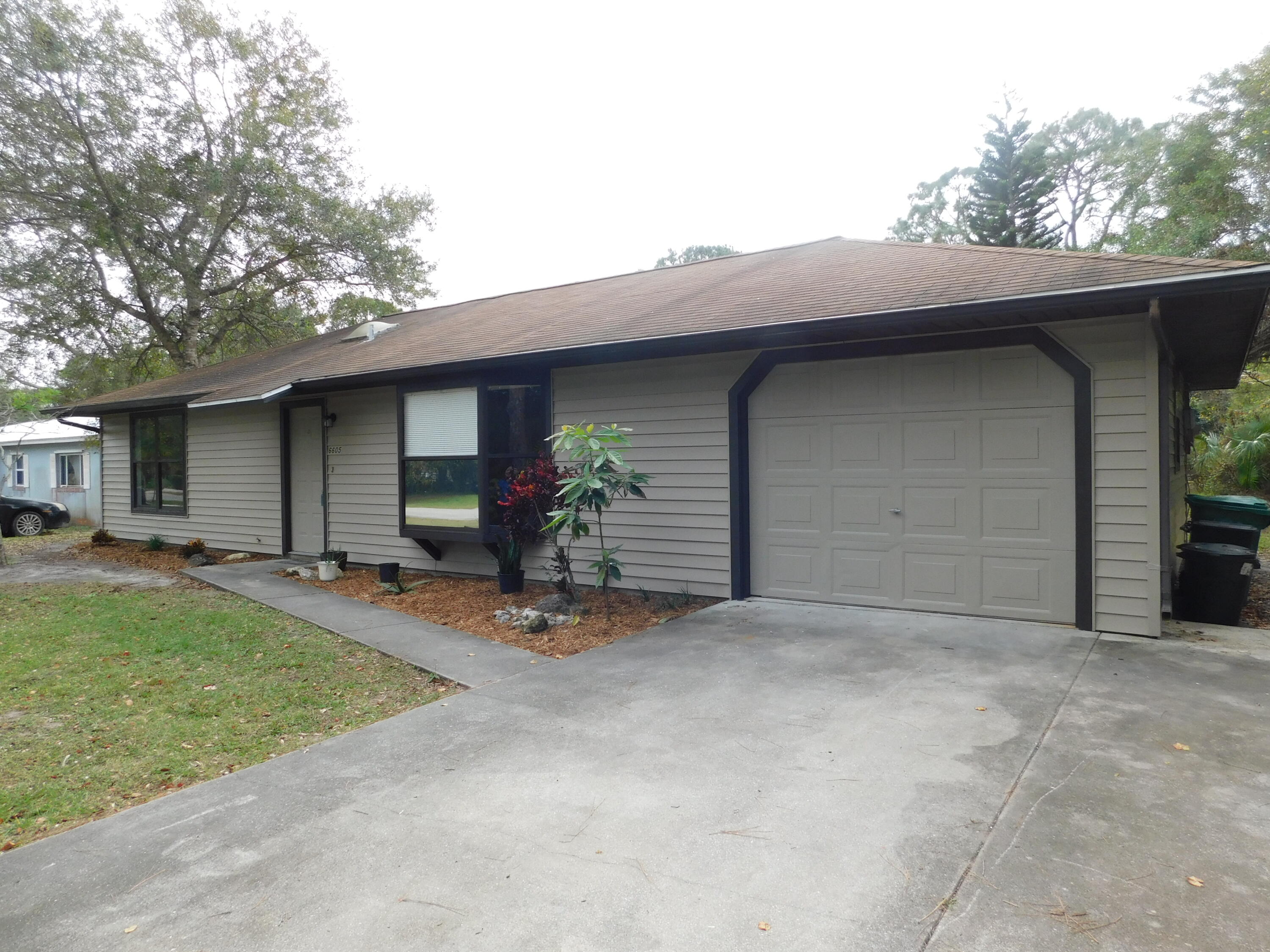 6605 Pensacola Road Fort Pierce, FL 34951 - Photo 4 of 31 Front