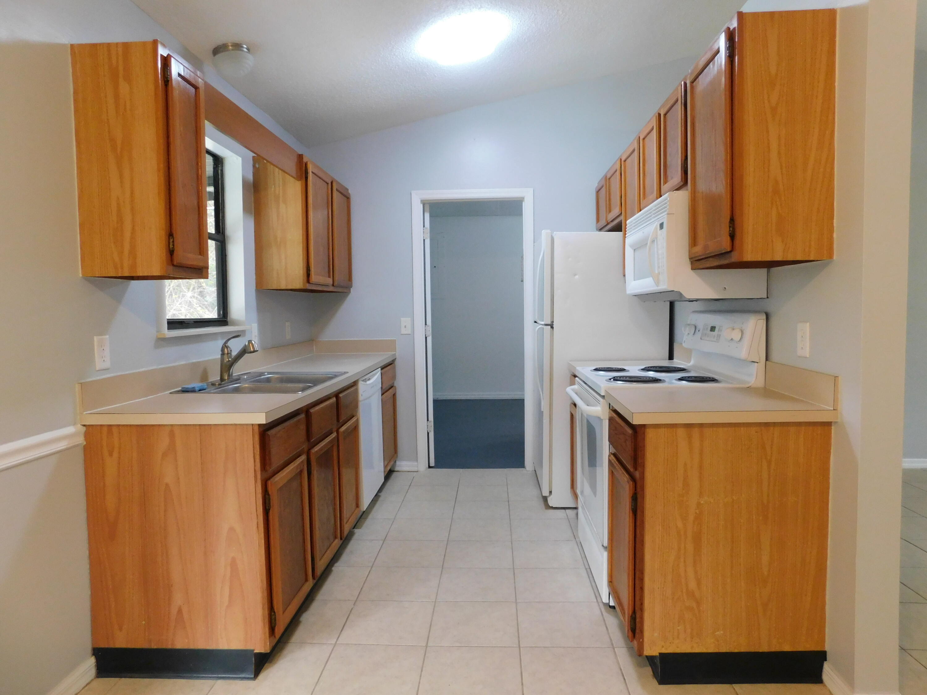 6605 Pensacola Road Fort Pierce, FL 34951 - Photo 8 of 31 Kitchen