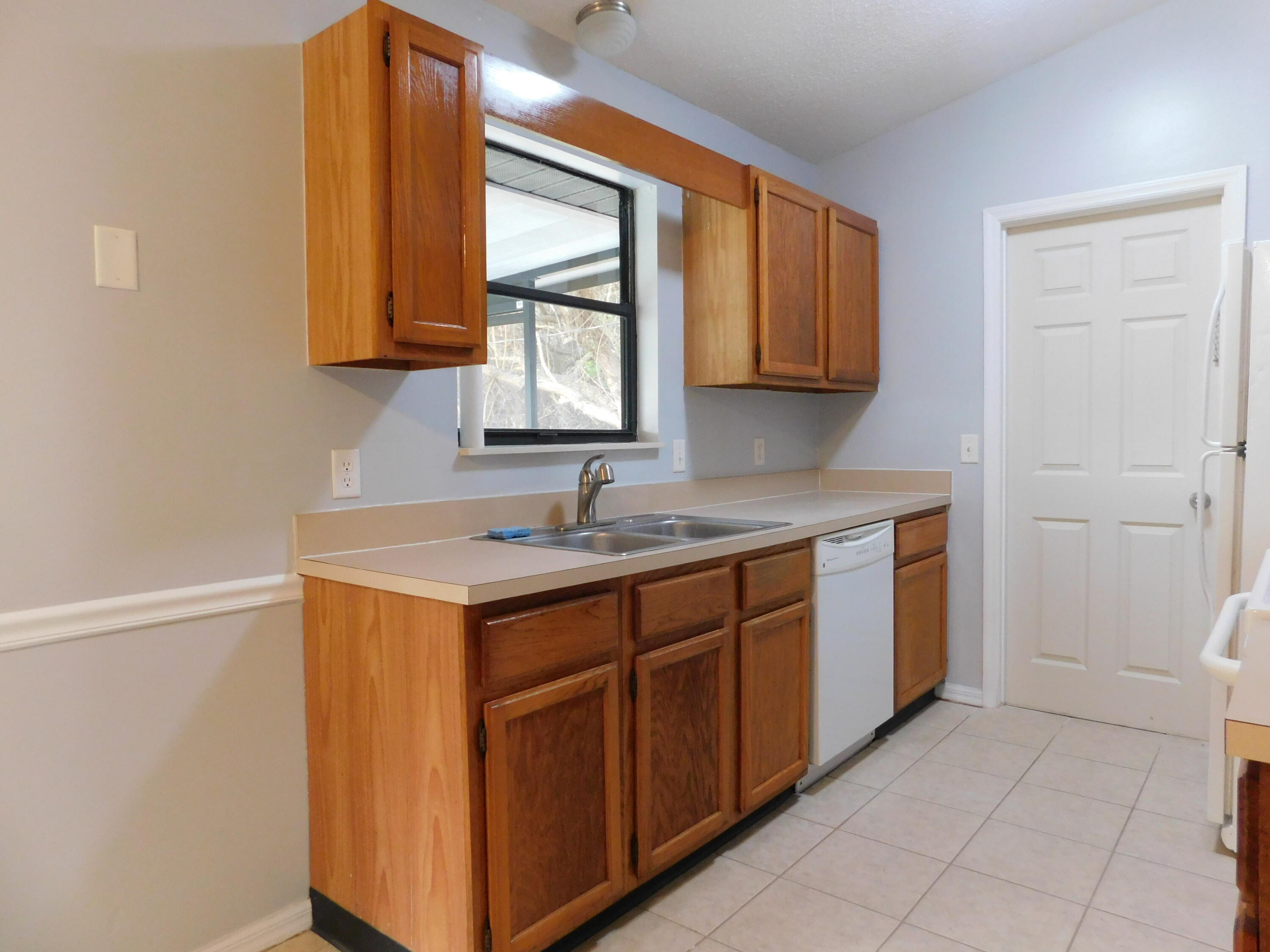 6605 Pensacola Road Fort Pierce, FL 34951 - Photo 9 of 31 Kitchen