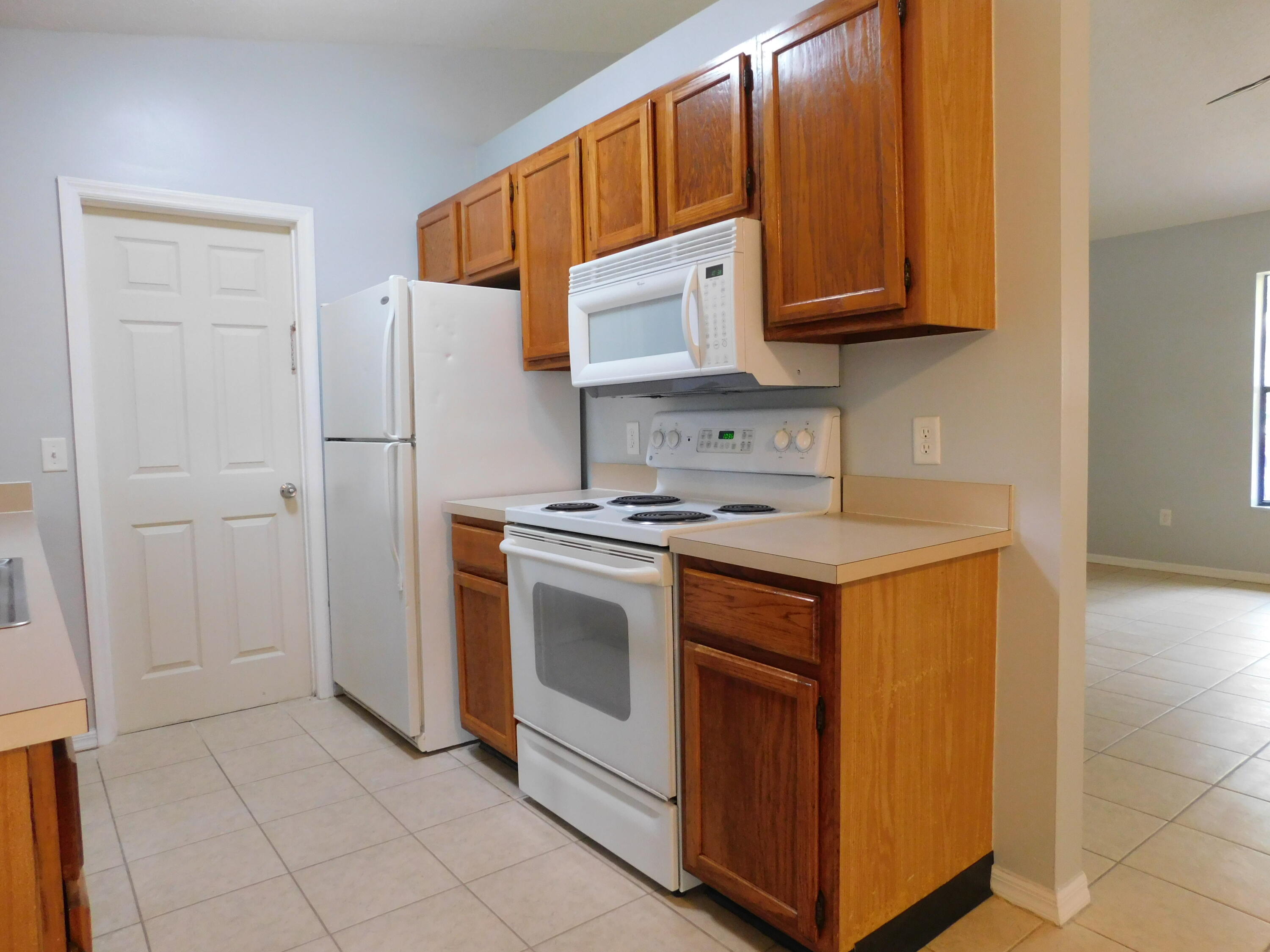 6605 Pensacola Road Fort Pierce, FL 34951 - Photo 10 of 31 Kitchen