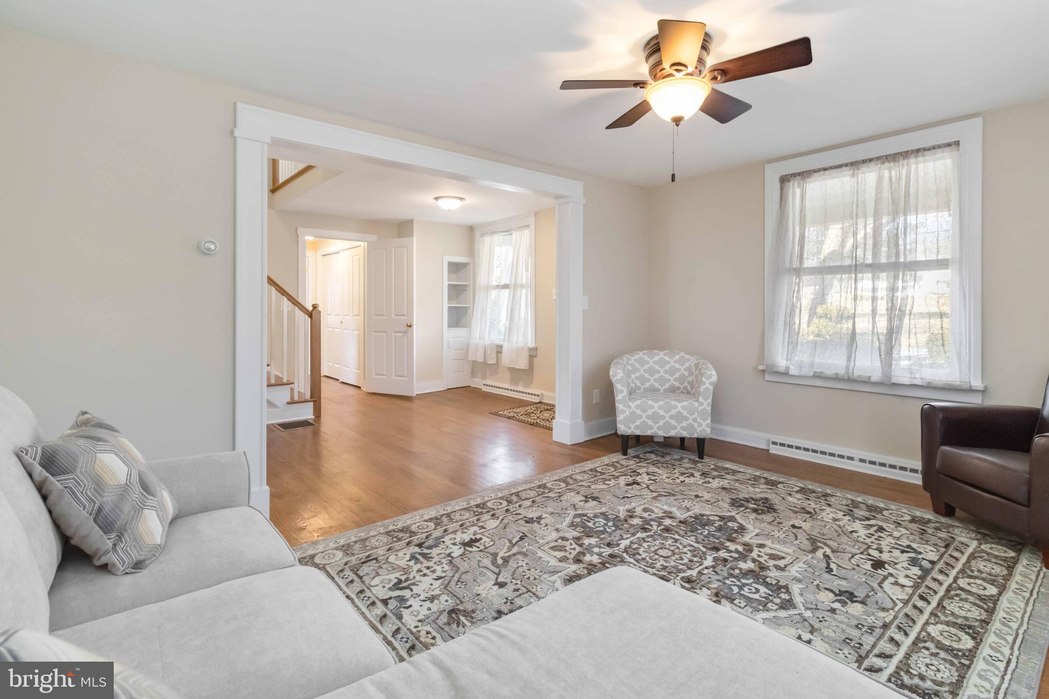 407 Pleasant View Road Hummelstown, PA 17036 - Photo 5 of 24 Living Room