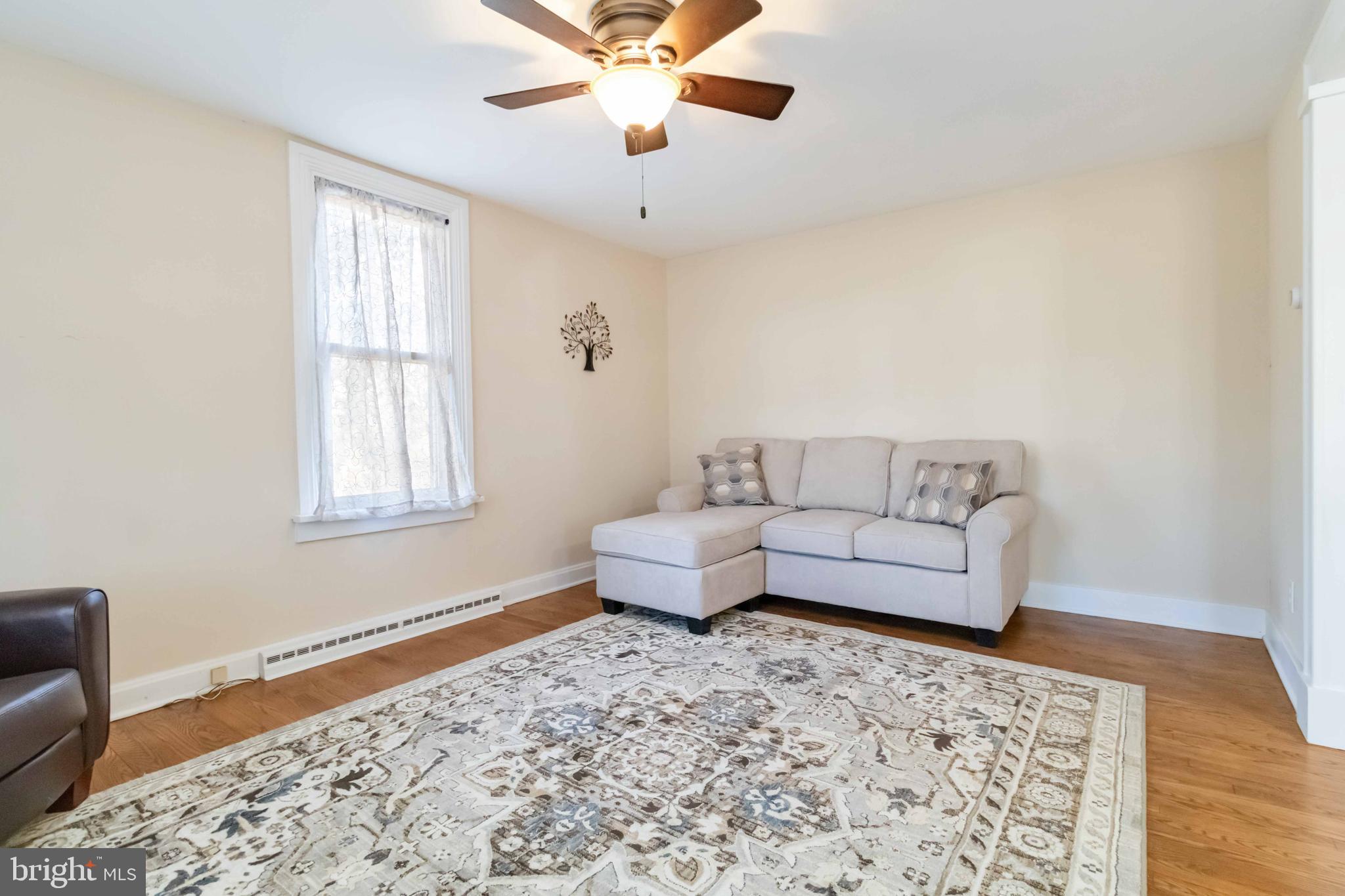 407 Pleasant View Road Hummelstown, PA 17036 - Photo 6 of 24 Living Room