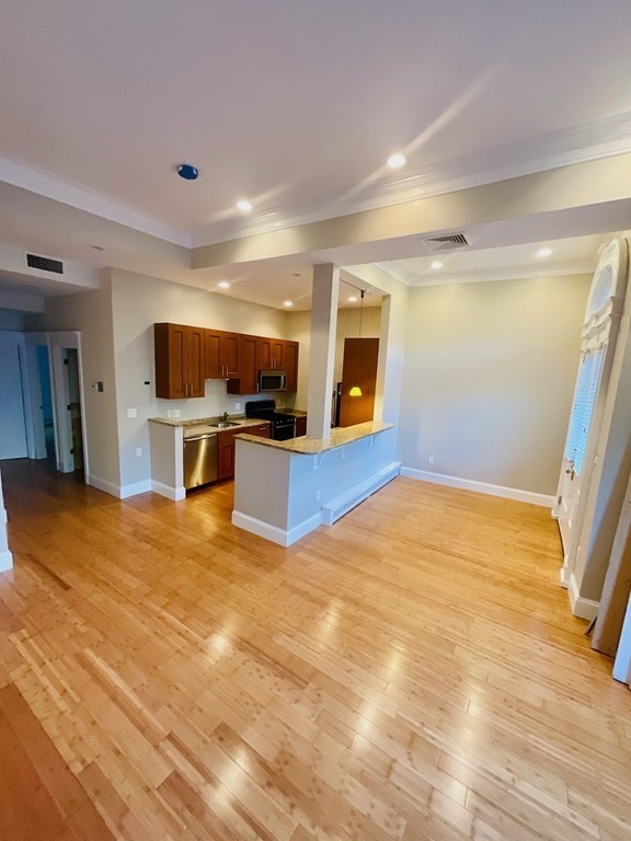 13 Worcester Square, Unit 2 Boston, MA 02118 - Photo 7 of 16 a view of kitchen and microwave