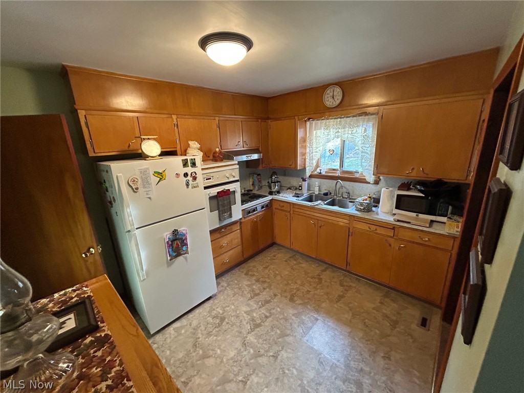 1814 Saltwell Road Northwest Dover, OH 44622 - Photo 2 of 8