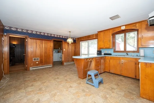 $425,000 | 31 Cemetery Street, Mendon, MA 01756