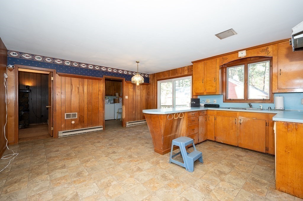 31 Cemetery Street Mendon, MA 01756 - Photo 8 of 39