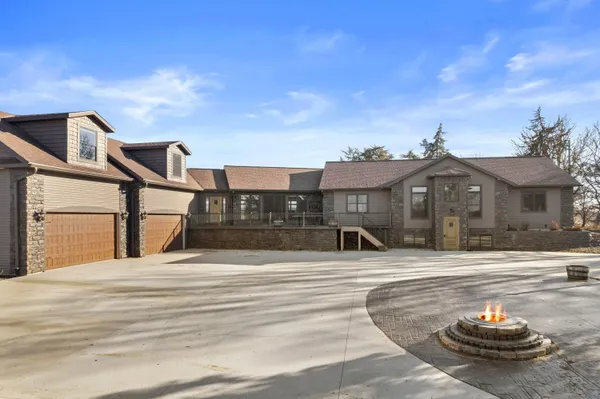 $999,999 | N5302 Crossman Road, Lake Mills, WI 53551