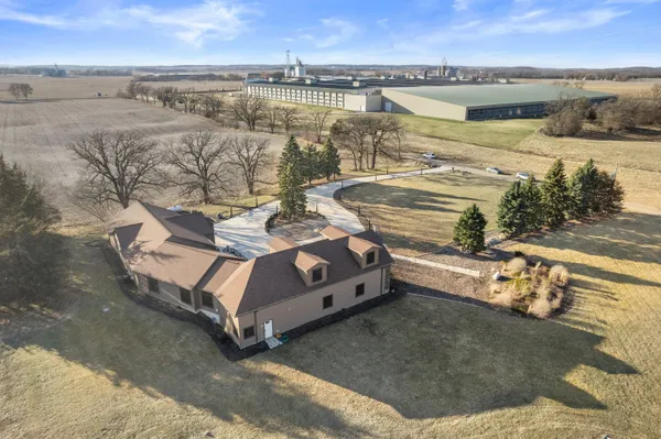 $999,999 | N5302 Crossman Road, Lake Mills, WI 53551