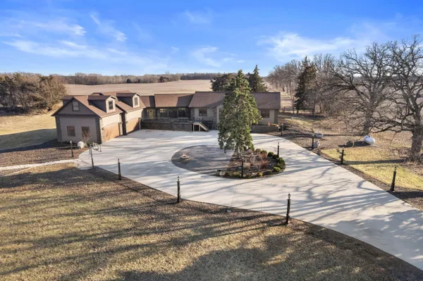 $999,999 | N5302 Crossman Road, Lake Mills, WI 53551