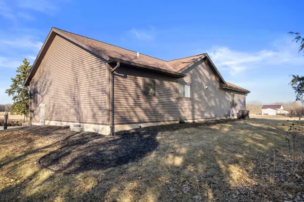 $999,999 | N5302 Crossman Road, Lake Mills, WI 53551