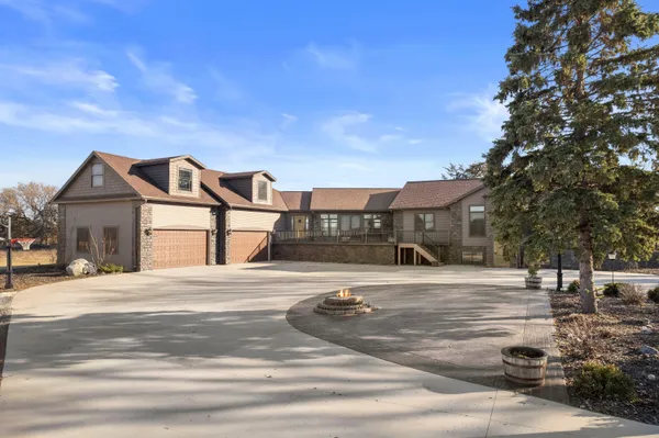 $999,999 | N5302 Crossman Road, Lake Mills, WI 53551