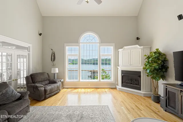 $1,950,000 | 231 Holiday Point Drive, Spring City, TN 37381