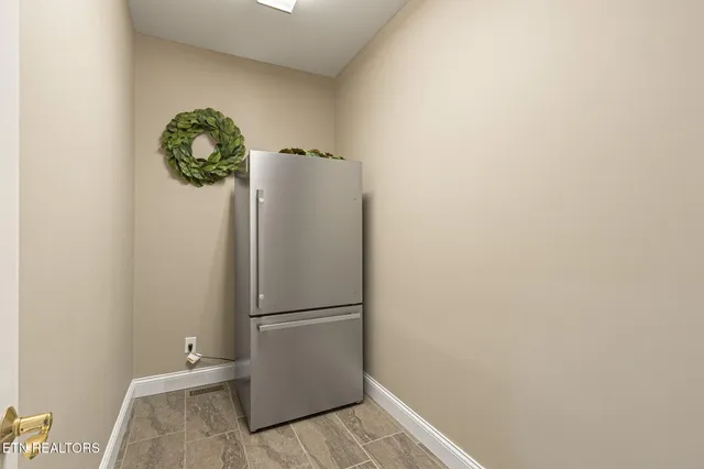 $1,950,000 | 231 Holiday Point Drive, Spring City, TN 37381