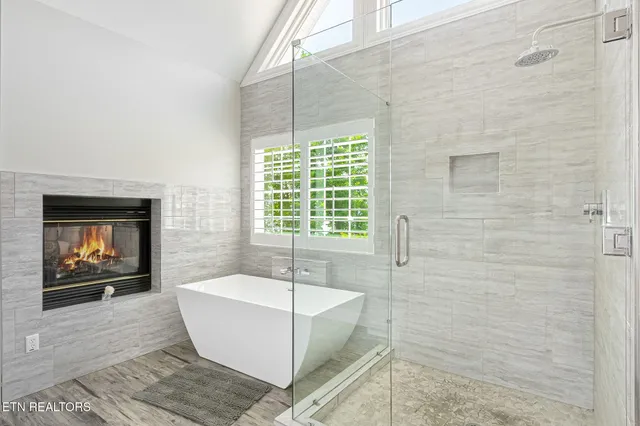 $1,950,000 | 231 Holiday Point Drive, Spring City, TN 37381