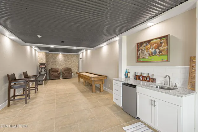 $1,950,000 | 231 Holiday Point Drive, Spring City, TN 37381