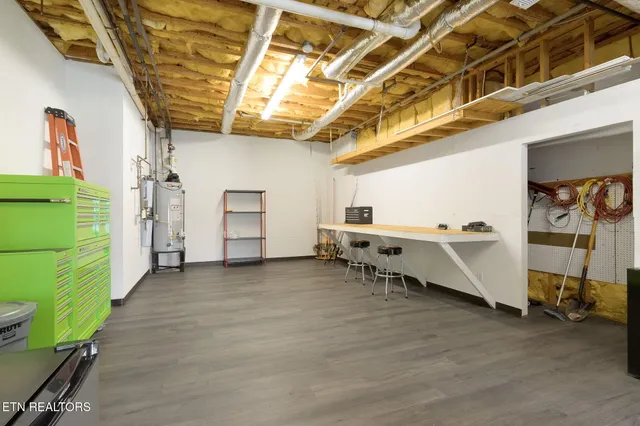 $1,950,000 | 231 Holiday Point Drive, Spring City, TN 37381