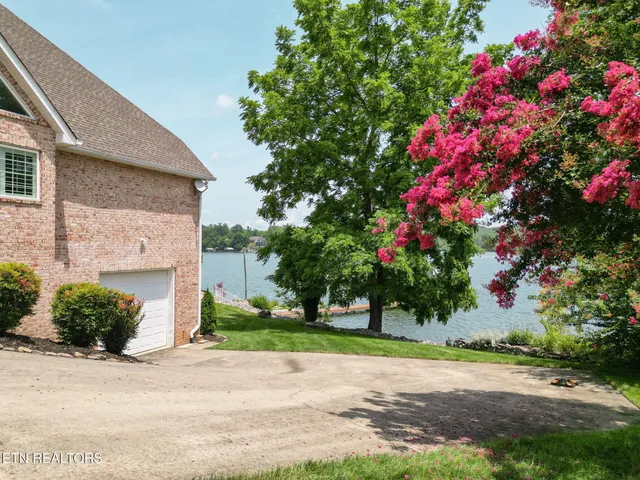 $1,950,000 | 231 Holiday Point Drive, Spring City, TN 37381