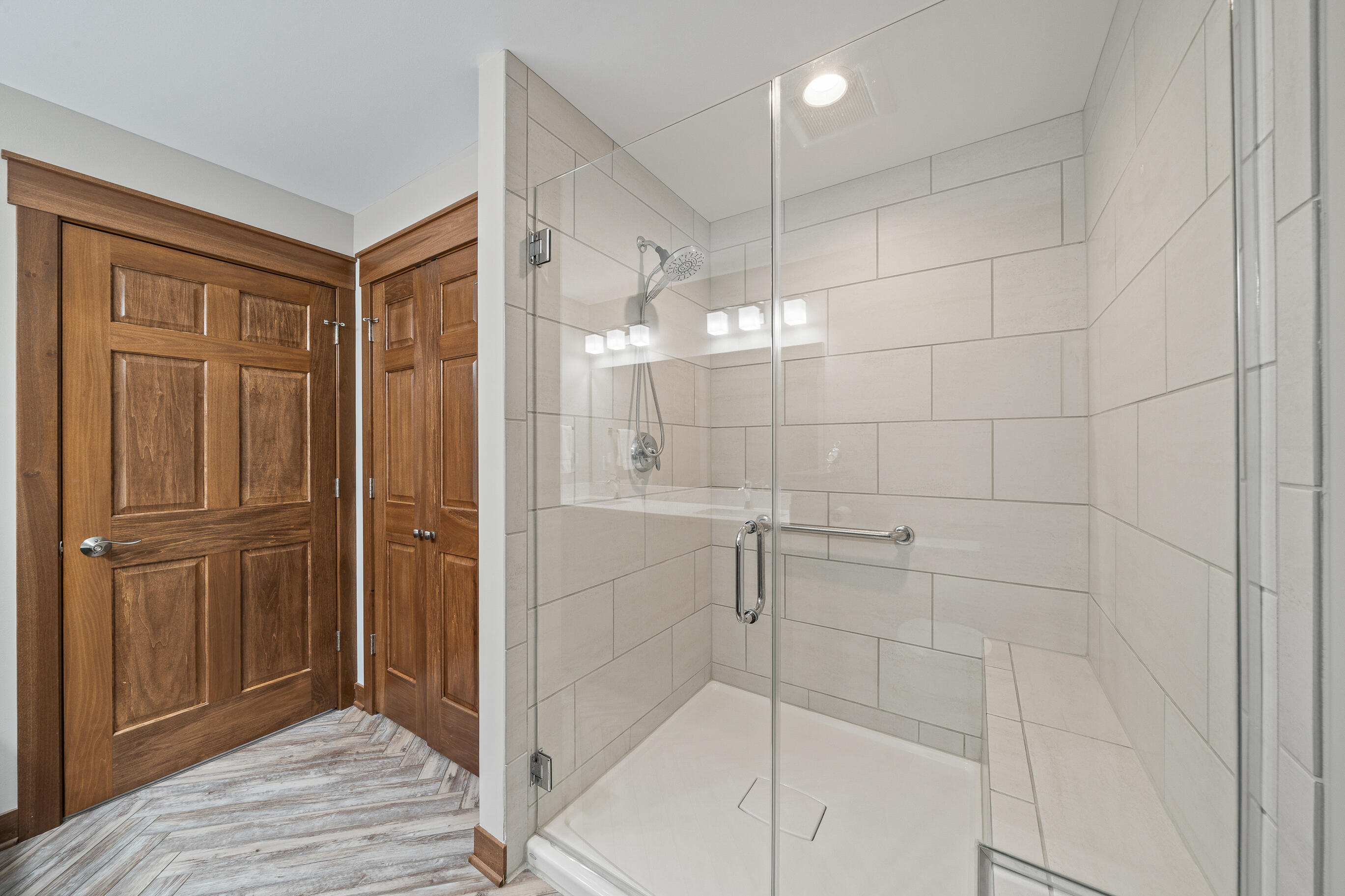 N1451 Maple Ridge Road Linn, WI 53147 - Photo 22 of 41 Shower