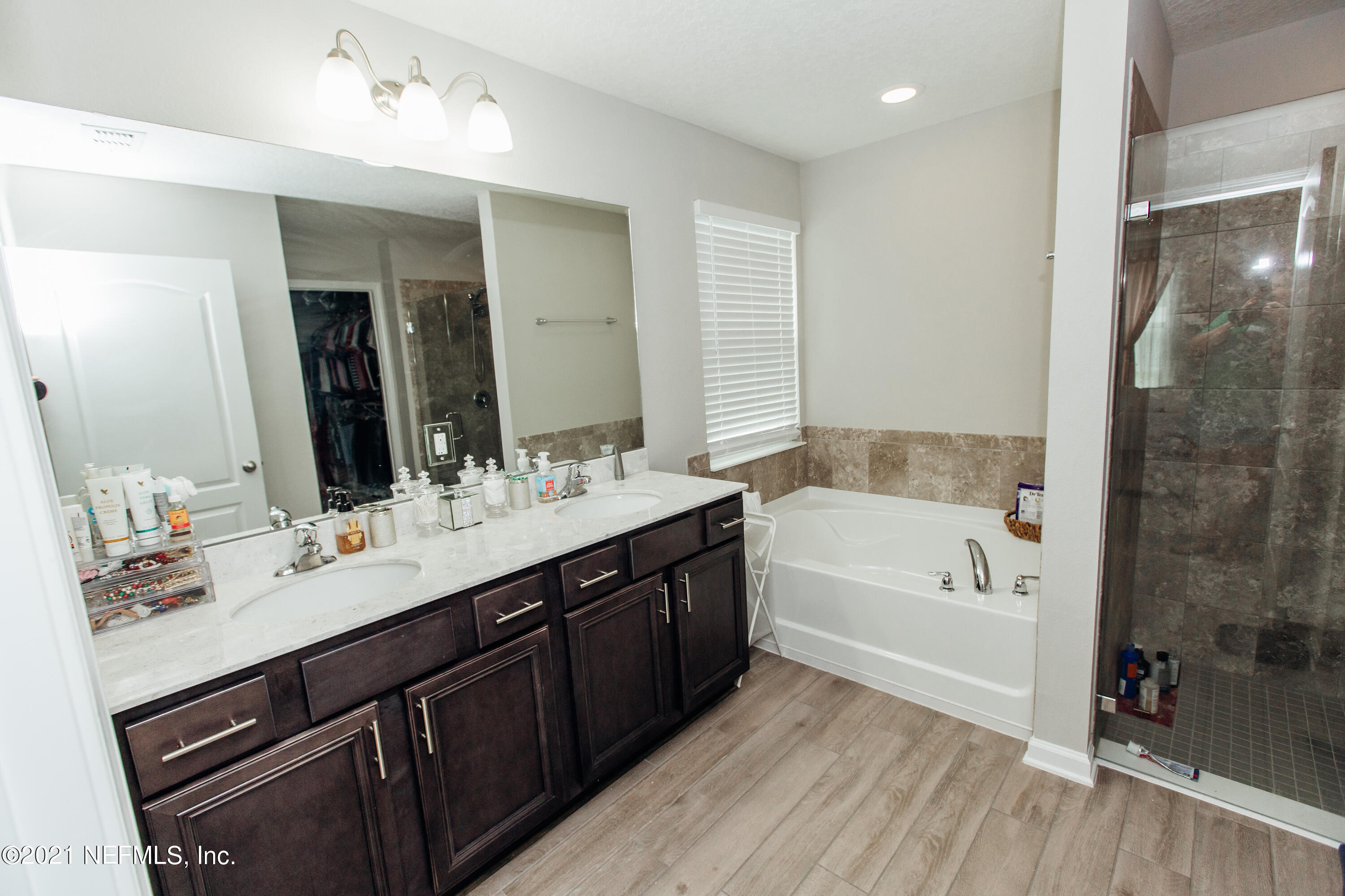 8020 Island Fox Road Jacksonville, FL 32222 - Photo 16 of 29 8020 Island Fox double vanity sink