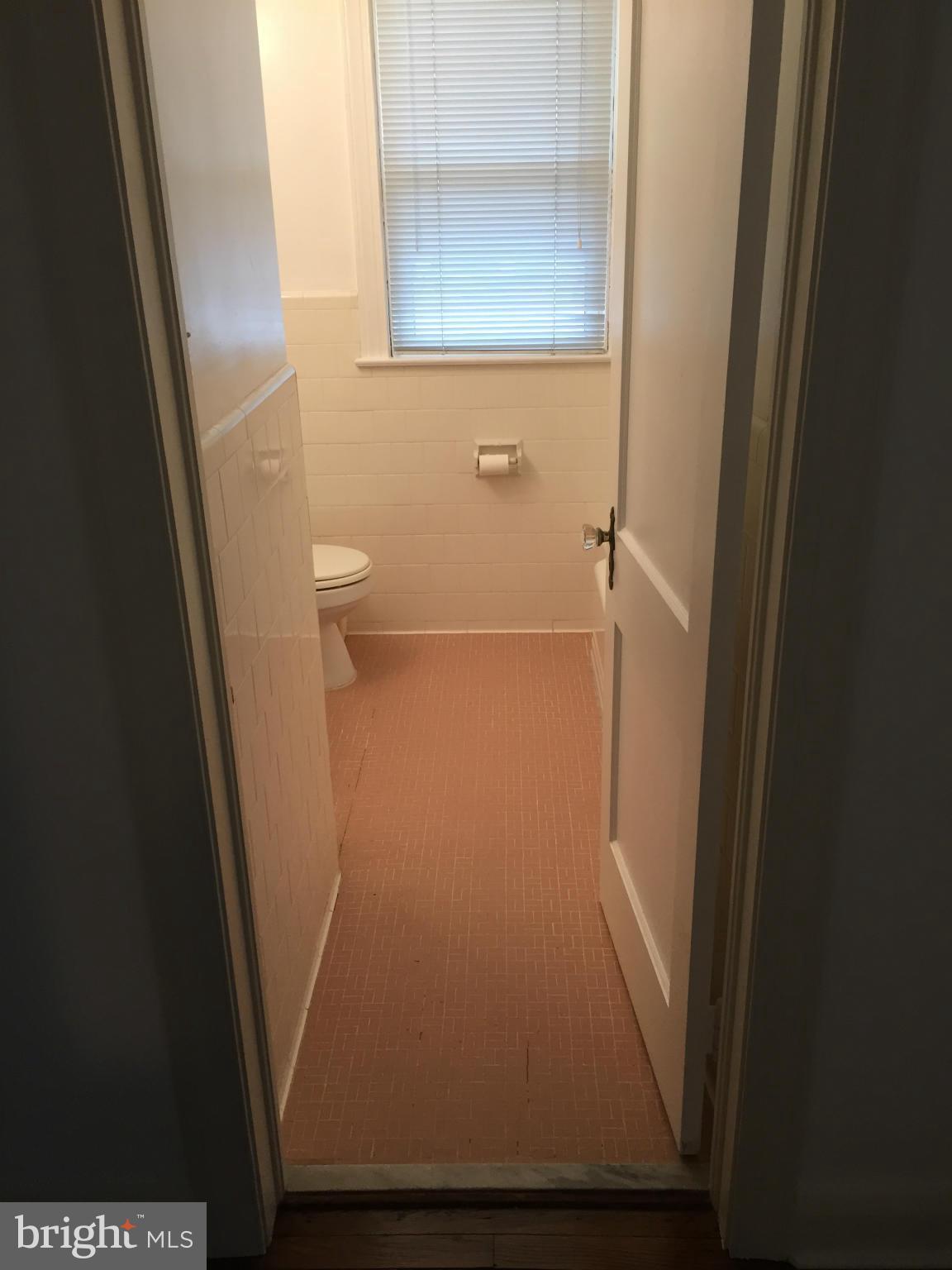 3207 Willoughby Road Baltimore, MD 21234 - Photo 15 of 18 Bath