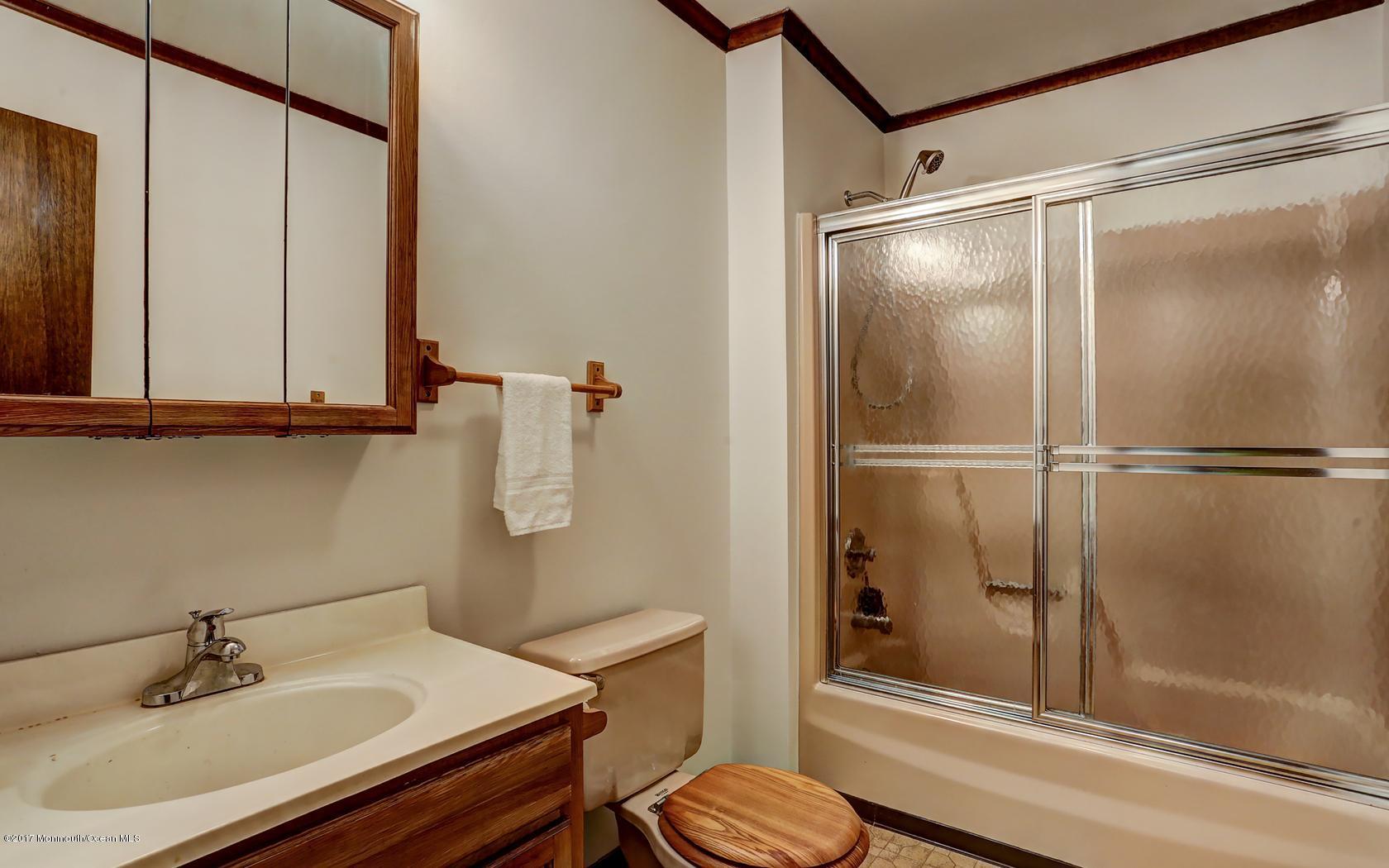 36 Hopkins Road New Egypt, NJ 08533 - Photo 14 of 20 Full Bathroom