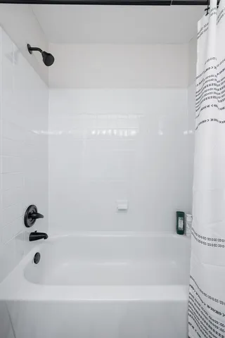 $3,000 | 6000 East Lake Drive, Unit 1D, Lisle, IL 60532