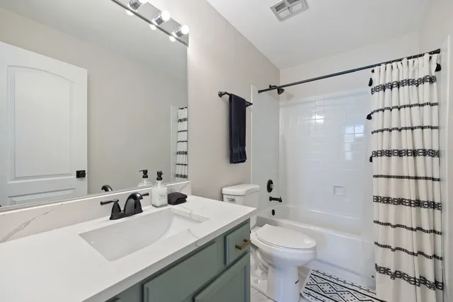 $3,000 | 6000 East Lake Drive, Unit 1D, Lisle, IL 60532