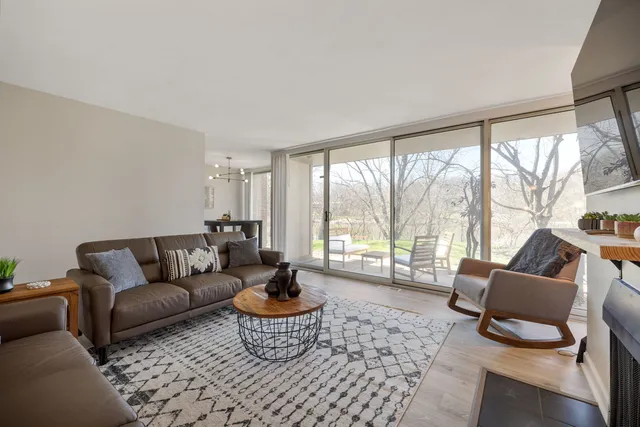 $3,000 | 6000 East Lake Drive, Unit 1D, Lisle, IL 60532