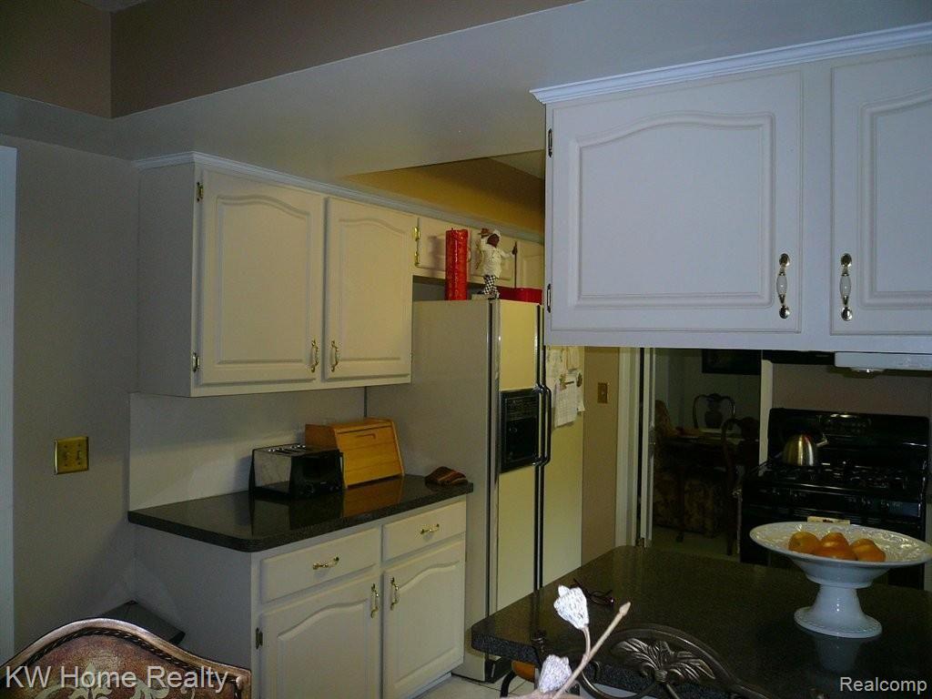23565 Rockingham Street Southfield, MI 48033 - Photo 7 of 17 P1070657.JPG