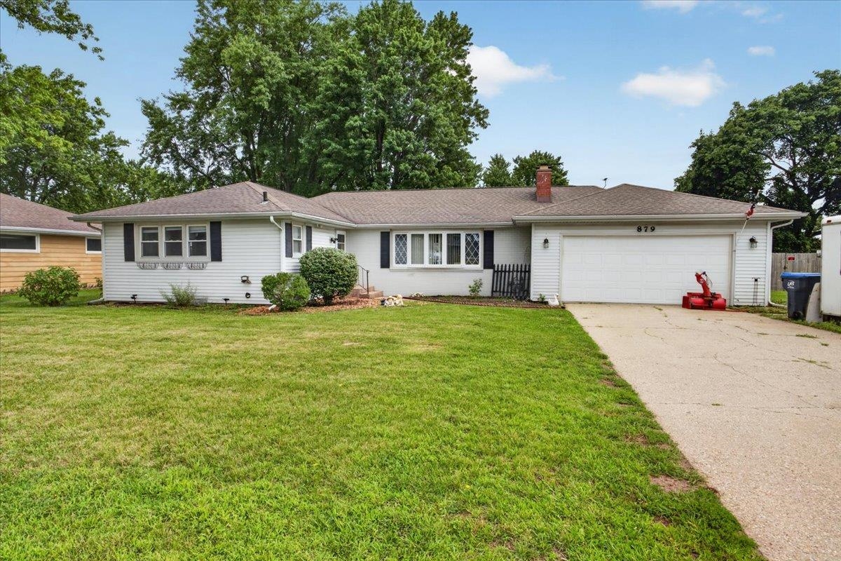 879 East Inman Parkway Beloit, WI 53511 - Photo 1 of 35