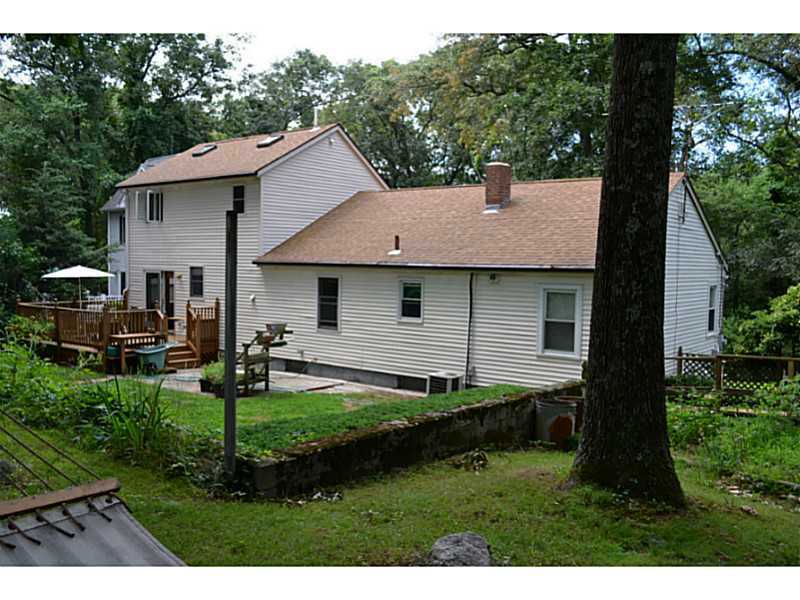 25 Iroquois Road Cumberland, RI 02864 - Photo 4 of 24 Exterior Back.