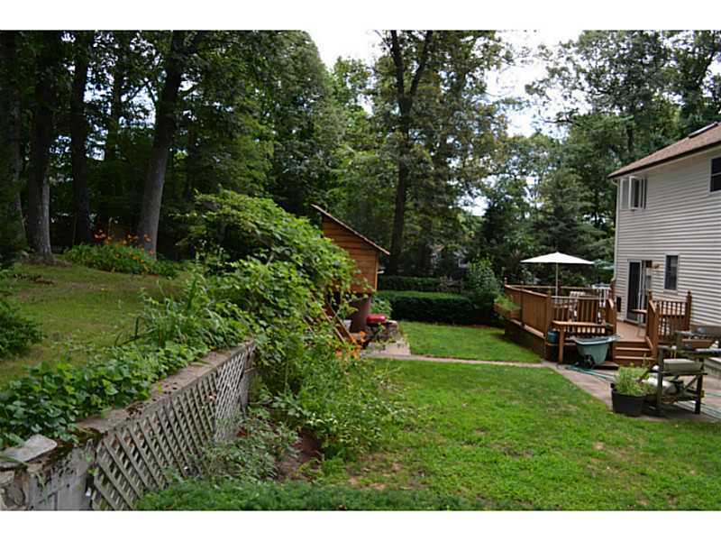 25 Iroquois Road Cumberland, RI 02864 - Photo 9 of 24 Yard/Garden.