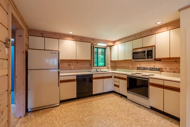 $425,000 | 8920 Sage Hill Road, Unit 20, Manchester Center, VT 05255