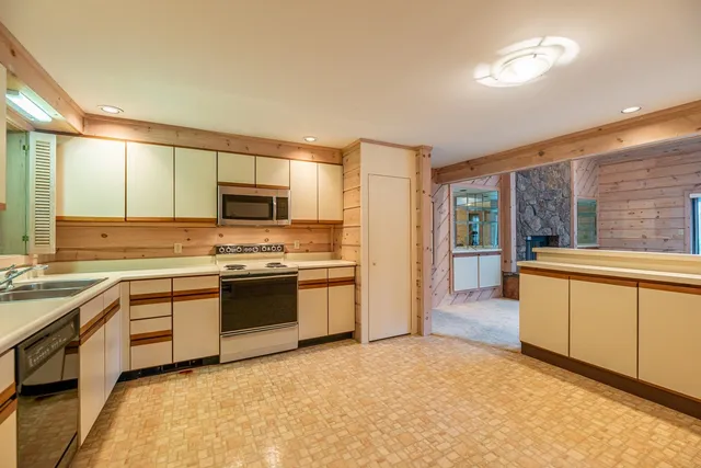 $425,000 | 8920 Sage Hill Road, Unit 20, Manchester Center, VT 05255