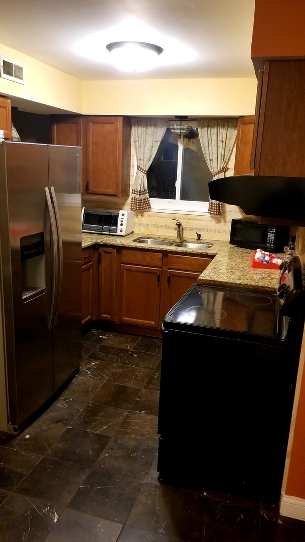 9725 Ridgeland Avenue, Unit 301N Oak Lawn, IL 60453 - Photo 3 of 5
