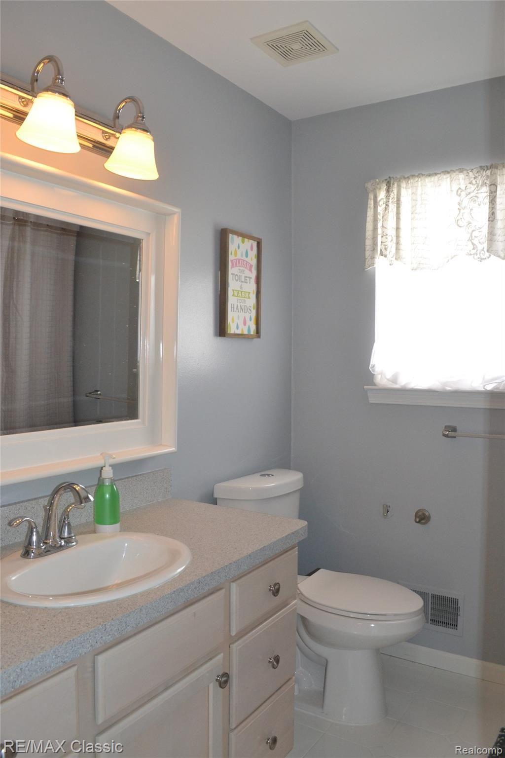 3001 East Commerce Road Commerce Township, MI 48382 - Photo 31 of 39 Full Bath