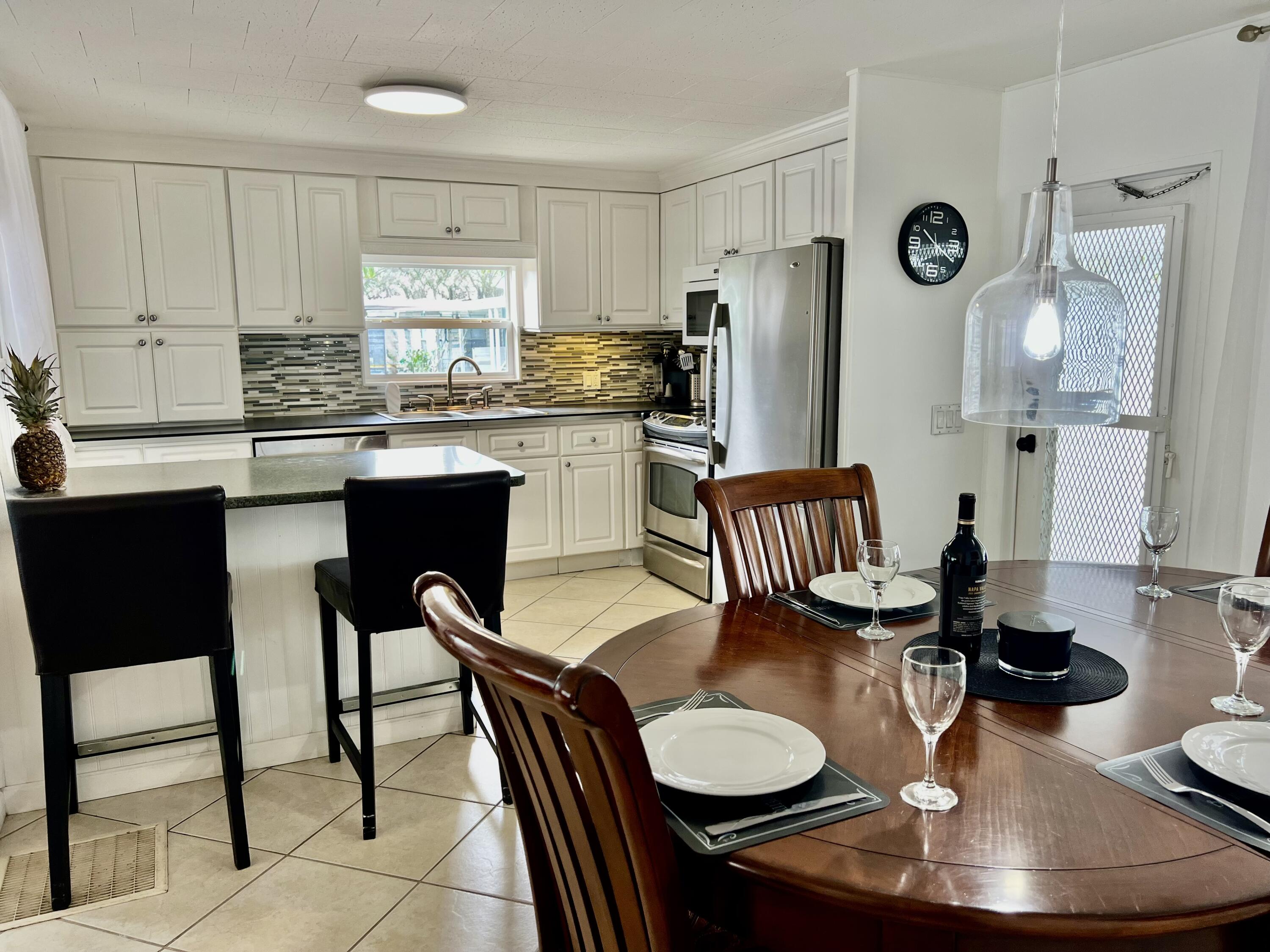 3225 South Street Hollywood, FL 33021 - Photo 3 of 53 IMG_8240