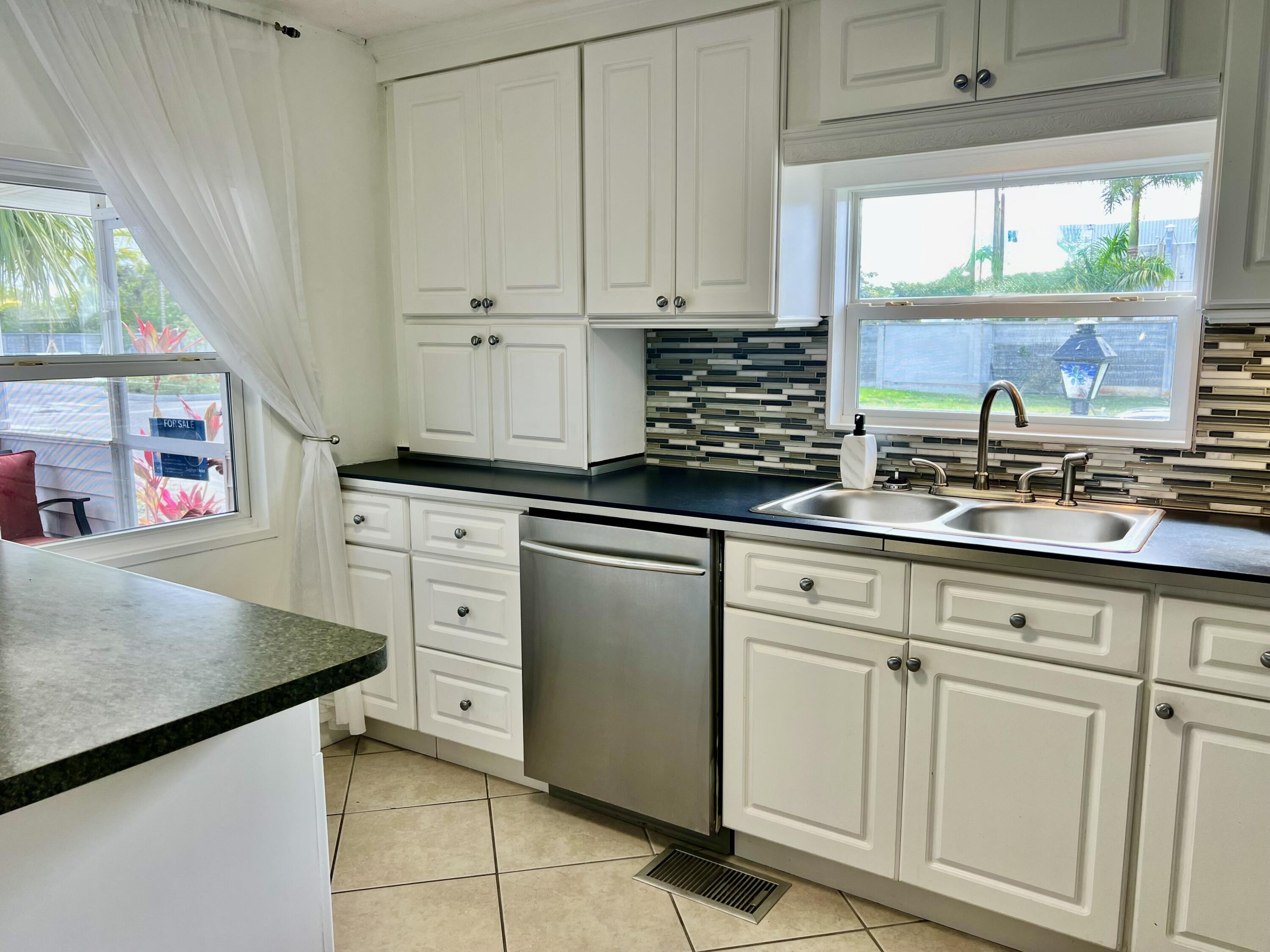 3225 South Street Hollywood, FL 33021 - Photo 10 of 53 IMG_8235