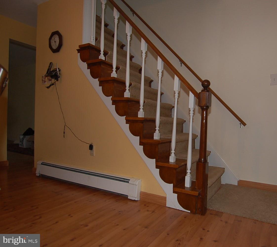 28 Leopard Road Berwyn, PA 19312 - Photo 11 of 32 Staircase