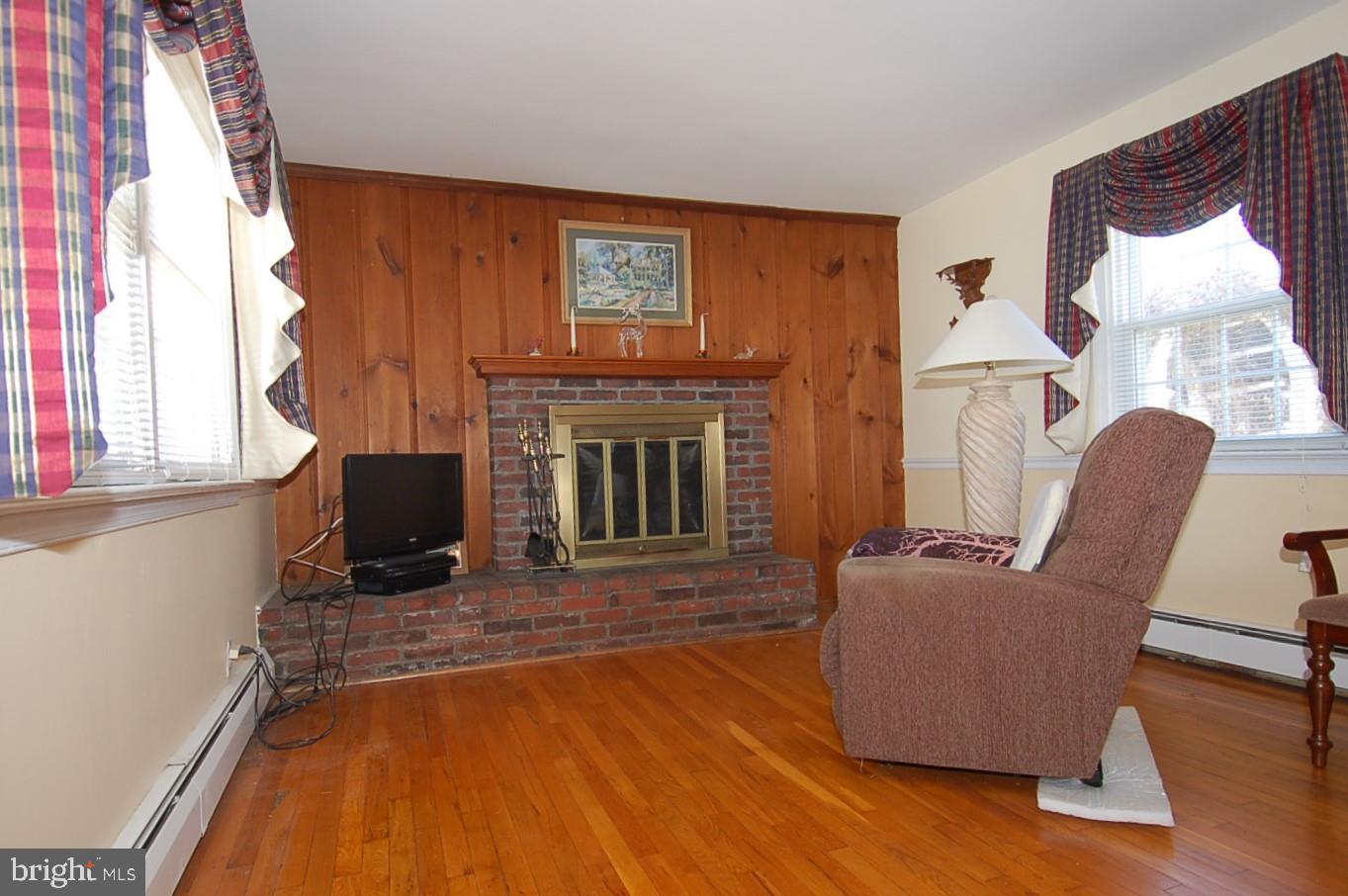 28 Leopard Road Berwyn, PA 19312 - Photo 14 of 32 Family room area